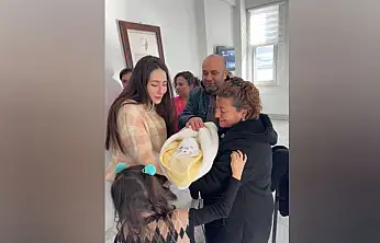 'Geçici Koruyucu Aile Hizmeti'nin 100. bebeği Samsun'da aileye teslim edildi