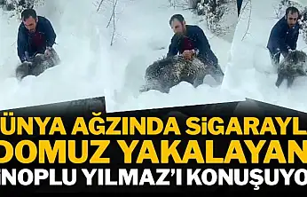 Karlı yolda yaban domuzunu elleriyle yakaladı
