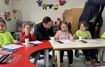 Minik öğrencilerden yılsonu sergisi