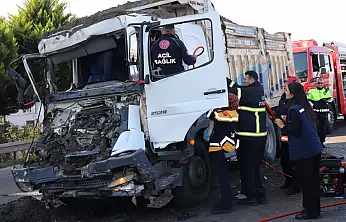 Ordu'da Kamyon ile Tır Çarpıştı: 1 Yaralı