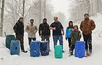 Samsun'da Vatandaşlar bidonlarla karın keyfini çıkardı
