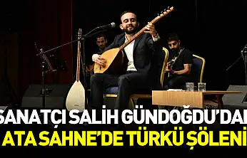 Sanatçı Salih Gündoğdu Ata Sahne'de türkü şöleni yaşattı