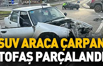SUV Araca Çarpan Tofaş Parçalandı: 2 Yaralı