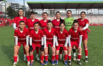 YAB-PA kadınları şampiyonluk yolunda hız kesmedi