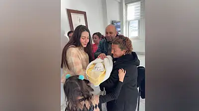 'Geçici Koruyucu Aile Hizmeti'nin 100. bebeği Samsun'da aileye teslim edildi