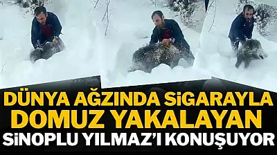 Karlı yolda yaban domuzunu elleriyle yakaladı