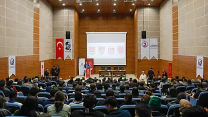 Şeref Malkoç: 'Türkiye'ye Yakışan Yeni ve Sivil Bir Anayasa Şart'