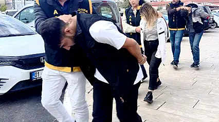 Adana'da 19 Yaşındaki Genç Bıçaklanarak Öldürüldü