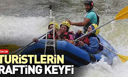 Turistlerin rafting keyfi