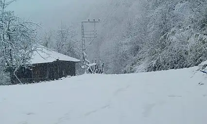 Salıpazarı Karla Beyaza Büründü