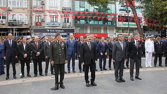 'Yokluk içinde istiklaline sahip çıkan bir millet'