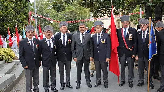 'Yokluk içinde istiklaline sahip çıkan bir millet'