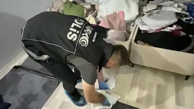 1 kilo 727 gram metamfetamin ele geçti