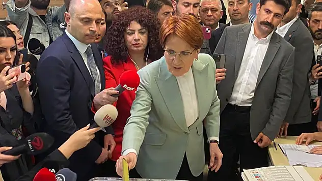 İYİ Parti Genel Başkanı Akşener, oyunu Üsküdar'da kullandı