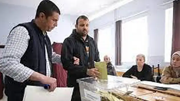 Görme engelliler oylarını özel şablonla kullandı