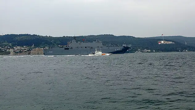 'TCG Anadolu' Çanakkale Boğazı'ndan geçti