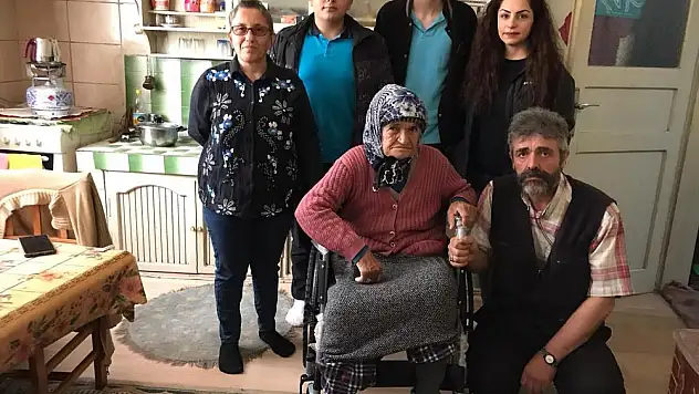 Liseden engelli vatandaşa tekerlekli sandalye