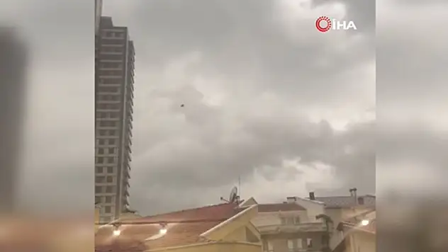 Ankara'da fırtına çatıları uçurdu