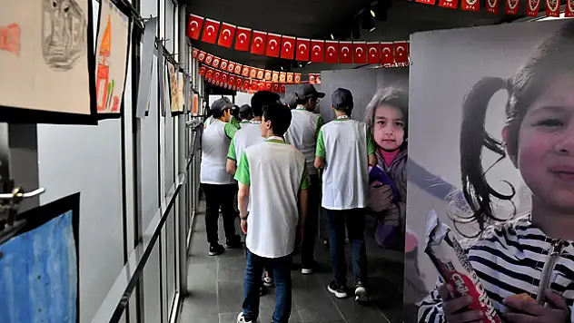 Afetzede çocukların resimleri sergilendi