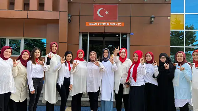 Samsun'da gençlik merkezi kursiyerleri '19 Mayıs Marşı'nı işaret diliyle okudu