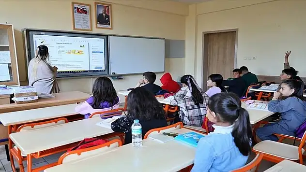 'Depremlerin ardından bölgeye kaydını tekrar aldıran öğrenci sayısı 82 bin 405 oldu'