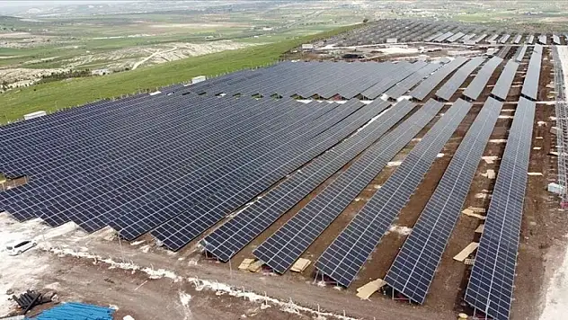 Türkiye'nin güneş enerjisi kurulu gücü 10 bin megavat sınırını geçti