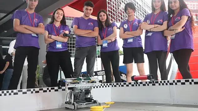 Mersin Büyükşehir Belediyesi Robotics takımı 'Vex Robotıcs' turnuvasına katıldı