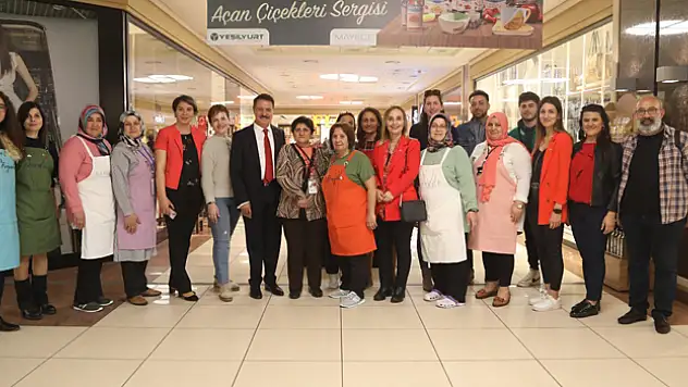 Emekçi kadınlardan kız öğrencilere destek