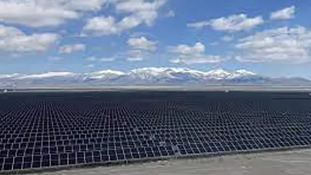 Güneş enerjisi yatırımları bu yıl ilk kez petrol üretimi harcamalarını geride bırakacak