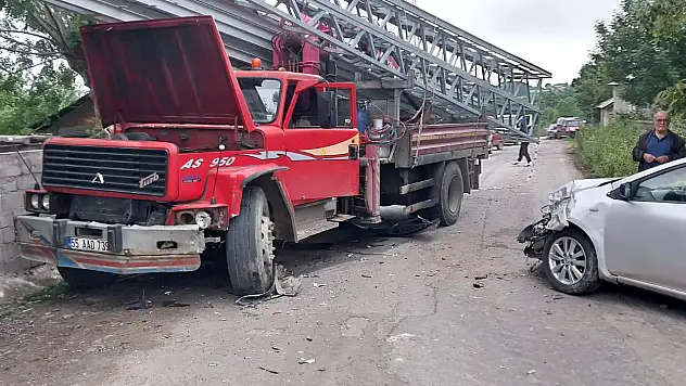 Samsun'da kamyonla otomobil çarpıştı, 2 kişi yaralandı