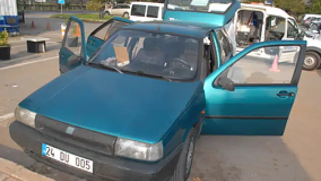 Polis aracını alıp kaçarken yakalandılar