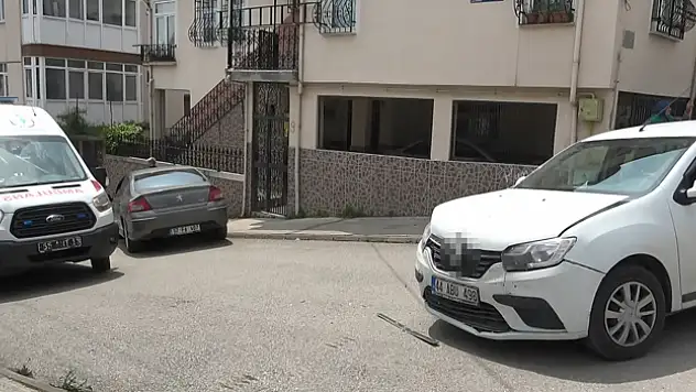 Sokak arasında otomobiller çarpıştı: 1 yaralı