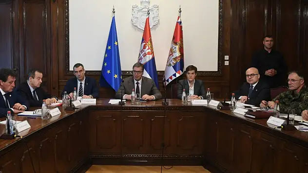 Sırbistan ordusu Kosova sınırında konuşlanıyor