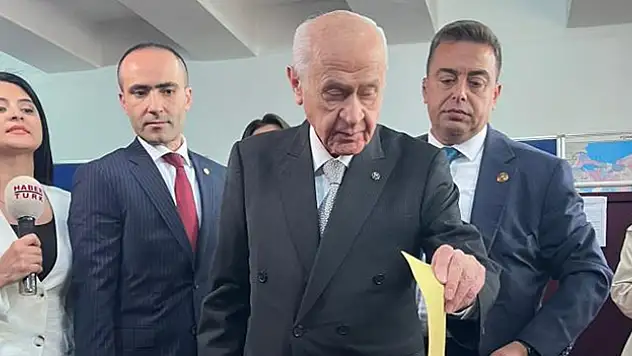 MHP Genel Başkanı Bahçeli oyunu Ankara'da kullandı !