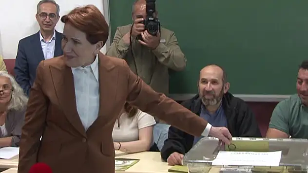 İYİ Parti Genel Başkanı Meral Akşener, oyunu Üsküdar'da kullandı