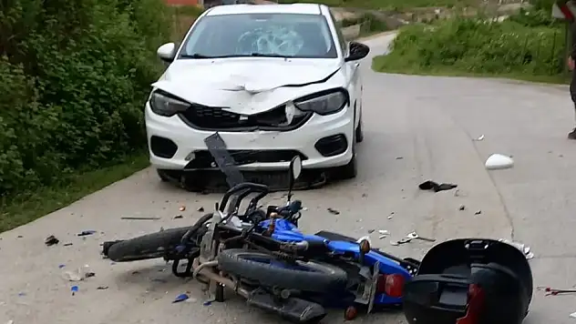 Otomobil ile motosiklet çarpıştı: 2 yaralı