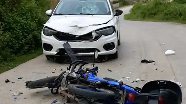 Samsun'da otomobille çarpışan motosikletteki 2 kişi yaralandı