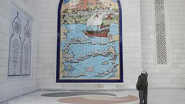 Levent'teki Barbaros Hayreddin Paşa Camisi, mimarisi ve sanatıyla öne çıkıyor