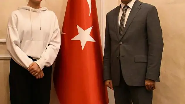 Nisanur Erbil: 'Eskrimde olimpiyat madalyasını ülkeme getireceğim'