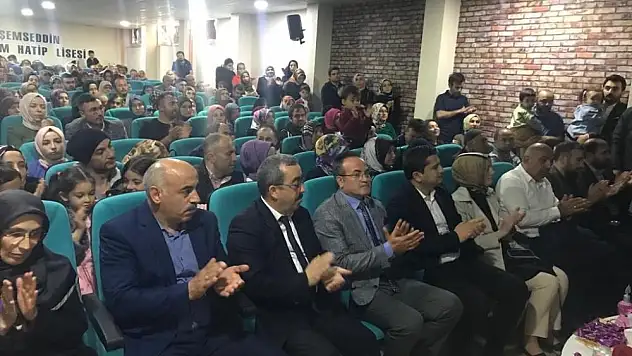 Miniklerin mezuniyet sevinci