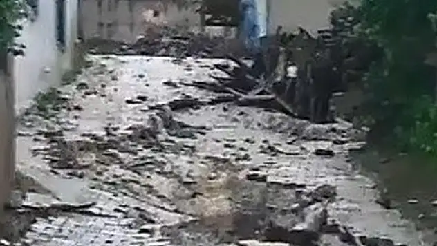 Samsun'da sağanak su baskınlarına sebep oldu