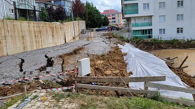 Samsun'da toprak kayması meydana gelen yol kapatıldı