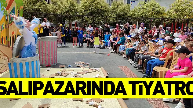 Salıpazarı'nda çocuklar için tiyatro oyunu sahnelendi