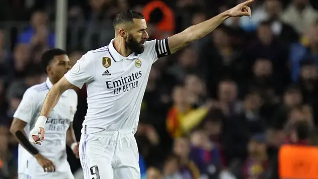 Real Madrid, Benzema'nın takımdan ayrılacağını duyurdu