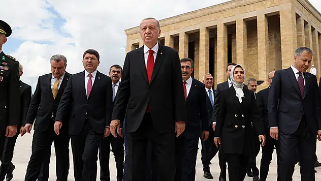 Cumhurbaşkanı Erdoğan ve yeni kabine üyelerinden Anıtkabir'e ziyaret