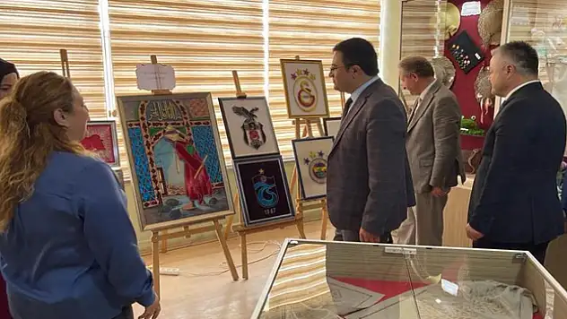 Alaçam'da yıl sonu sergisi