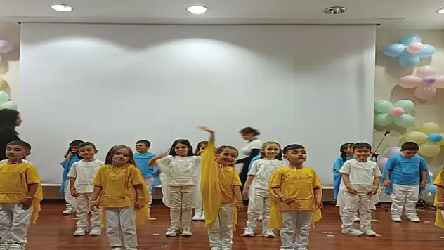 Miniklerden yılsonu gösterisi