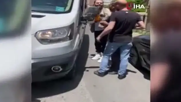 Küçükçekmece'de tartıştığı kuryeye bıçak çekti