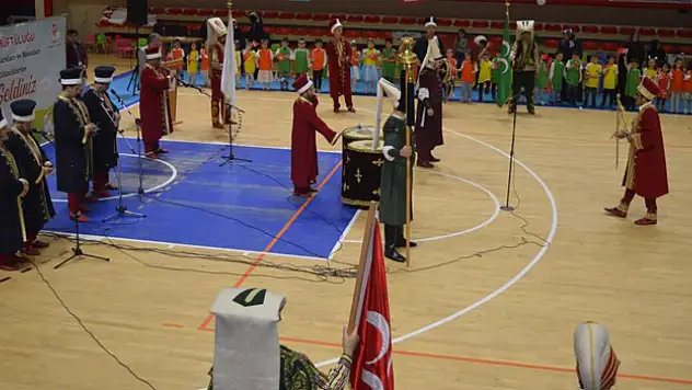 4-6 yaş Kur'an kurslarının 10. yılına mehterli kutlama