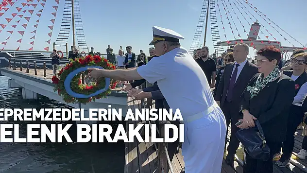 Samsun'da depremzedelerin anısına denize çelenk bırakıldı